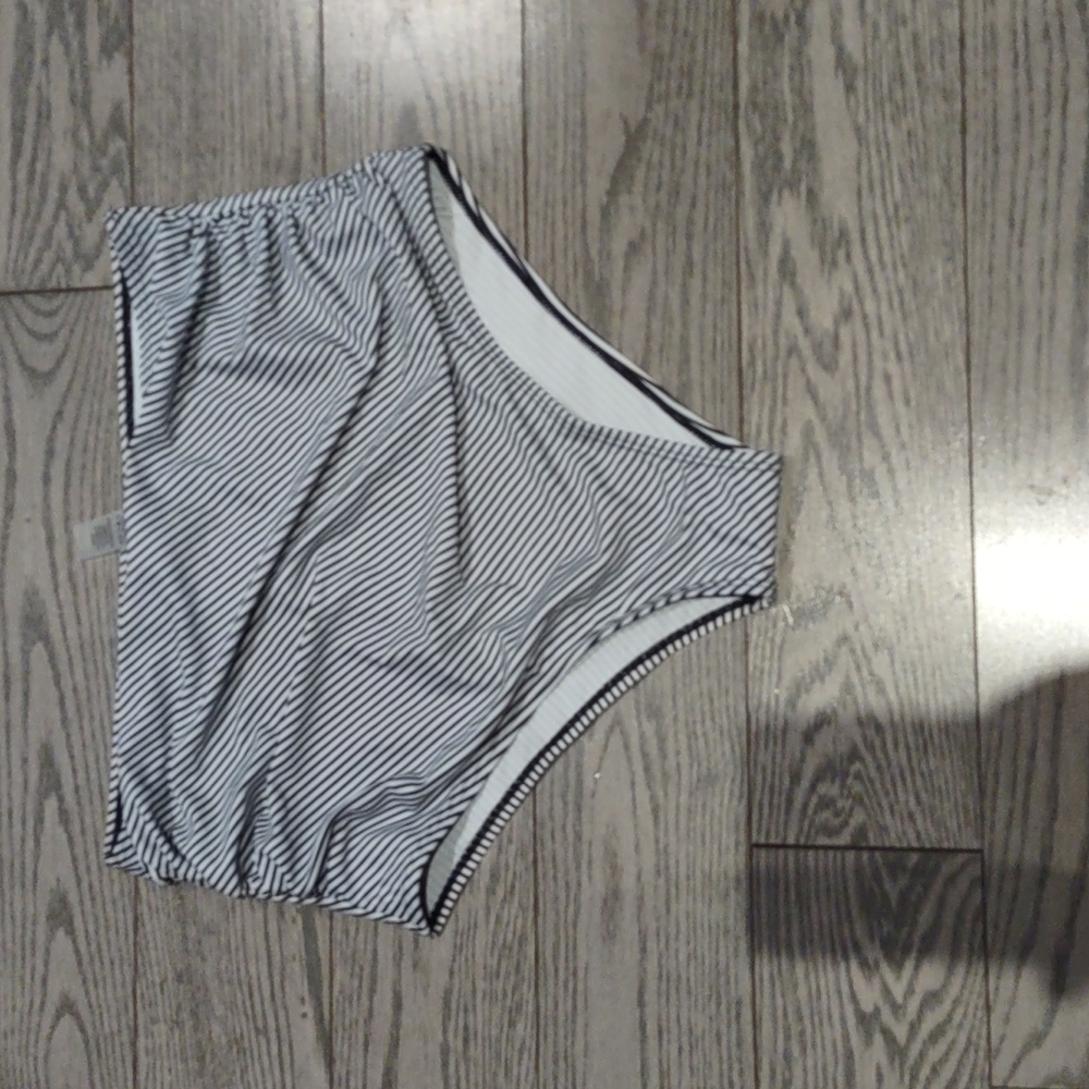 Swimming suit bottom🌼☘️🍀⭐